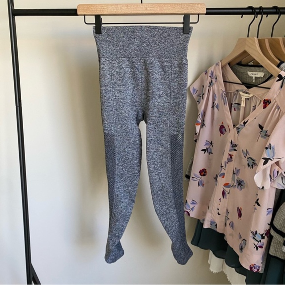 Carbon38 Seamless‎ Perforated Leggings
